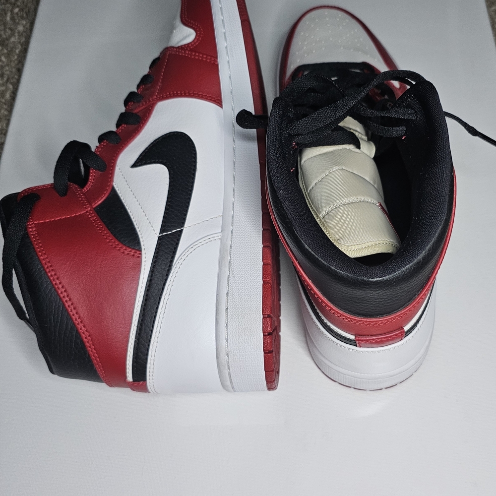 Mid AIR JORDAN1 CHICAGO 2020 WHITE HEEL RED/BLACK 554724-173  worn once no box - Picture 2 of 12